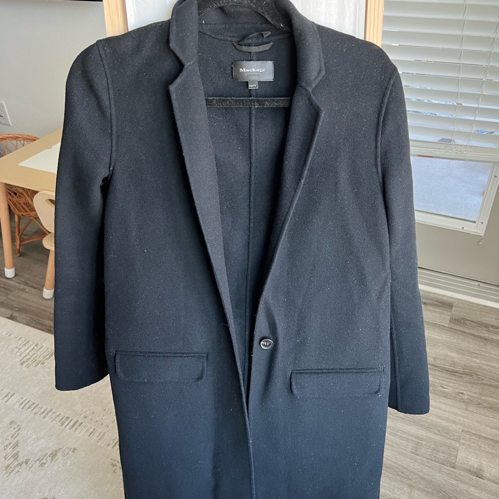 Authentic Mackage 100% wool women’s black coat in size 0(xxs)
